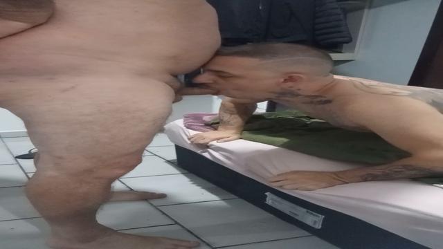 Macho coroa caminhoneiro, veio pra ser iniciado, mai...