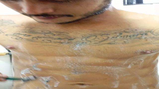 Depilando gostoso 4