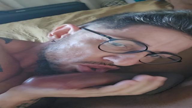 Mamando preto deixa ele doido pra socar