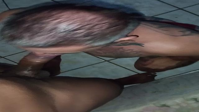 Mamando o macho negão turista aqui em BC, o macho es...