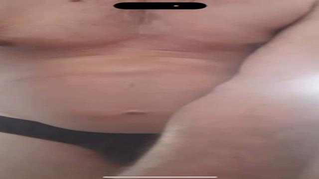 Mais um aposentado 68 anos que safado esse coroa tem...