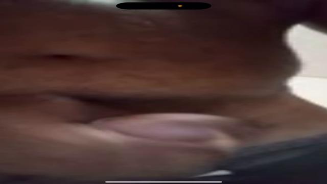 Aposentado 60 anos dando leitinho inédito coroa more...