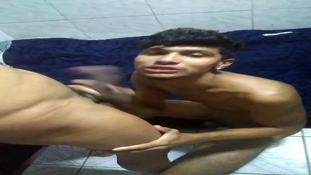 Macetandoo mais um puto kk