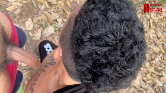 O ativão de MG me leitando no bosque do RIO