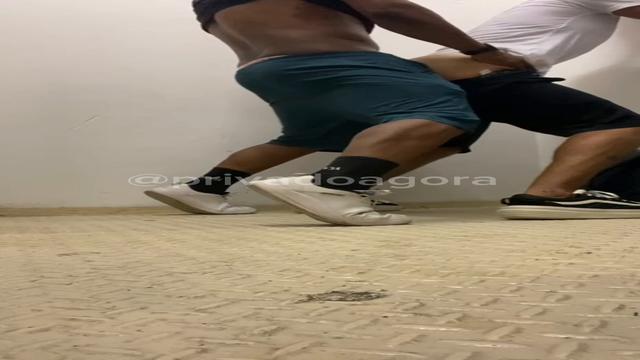 Comi esse gostoso nas escadas shopping center 3 na P...