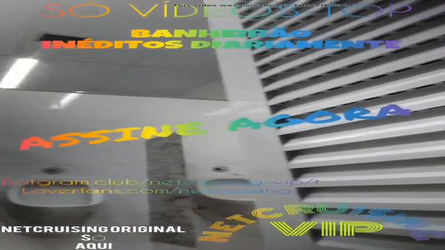 Casados pauzudos numa aventura deliciosa no banheiro 
