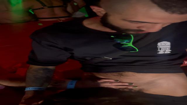 BOTEI PRA MAMAR NA MESA DE SINUCA DA FESTA