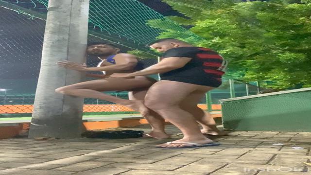 Comendo puto na praça 