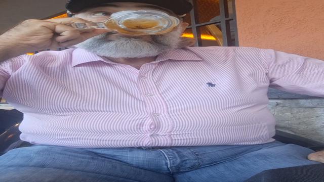 TOMANDO UM CHOPP PRA REFRESCAR O PICÃO CHAPELUDO TOD...