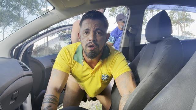 Ele deu pra 4 caras de uma vez antes do jogo do Brasil
