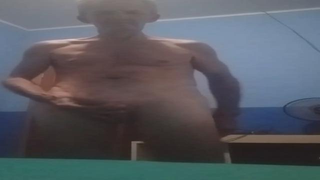 Enfermeiro 62 anos magrinho coroa lindo olhos claros...