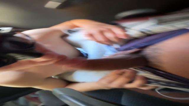 Uma rapidinha cm o mlk dentro do bus