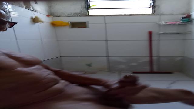Dentro do banheiro 