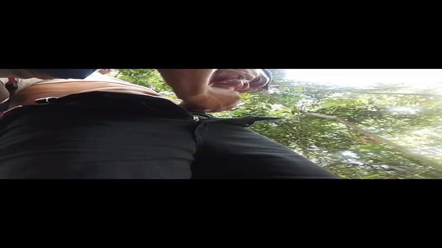 MAMANDO O TIOZÃO HETERO NA TRILHA 