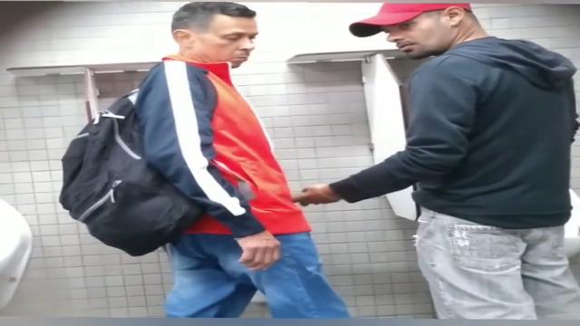 Mamando o coroa safado
