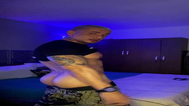 Deixa o meu pau  duro na sua boca? 