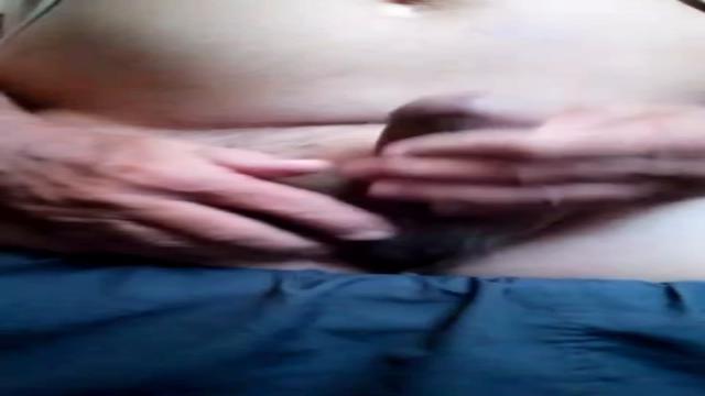 Professor gordinho 56 anos pau meia bomba pequeno e peludo mas ele é gostoso inédito batendo uma 