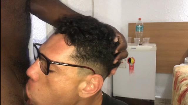 Mamando o hétero no hotel 