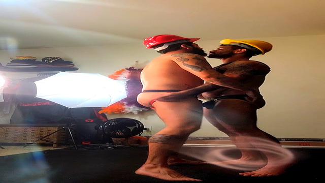 Fudendo com boy para o fotógrafo no estúdio 