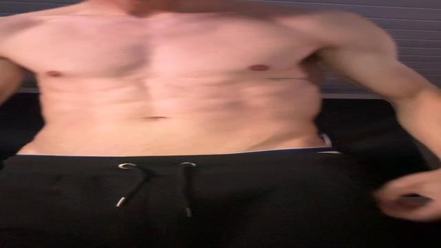 Pedido de seguidor: tirar a roupa, colocar camisinha...