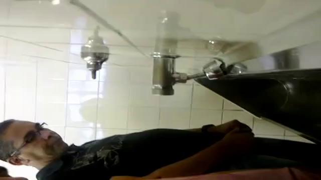 Trabalhadores brasileiros aliviando antes de chegar ...