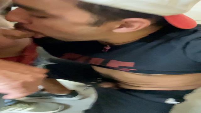 BANHEIRÃO - NO MICTÓRIO COM OS MACHOS