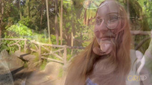 Trix, a nerd from Paraná who loves black cock