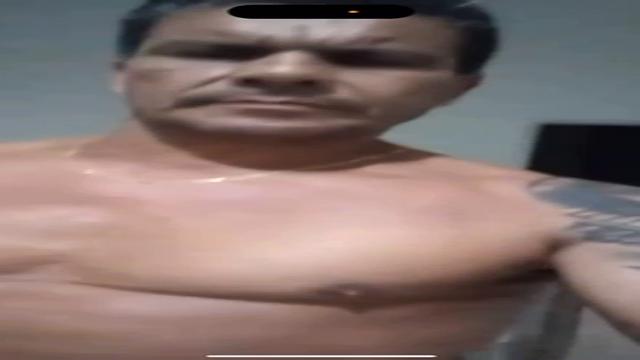 Tiozão lindo demais maromba sarado roludo que delíci...