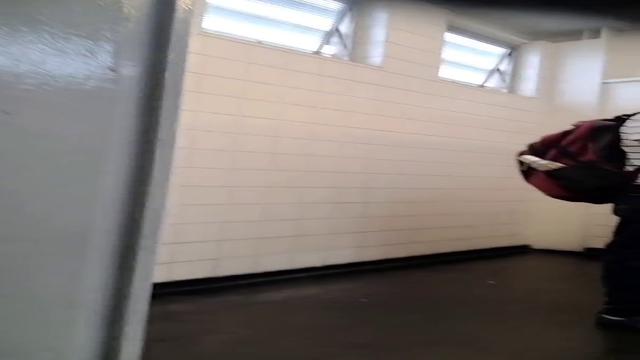 Compilaçao de vários machos pauzudos mijando