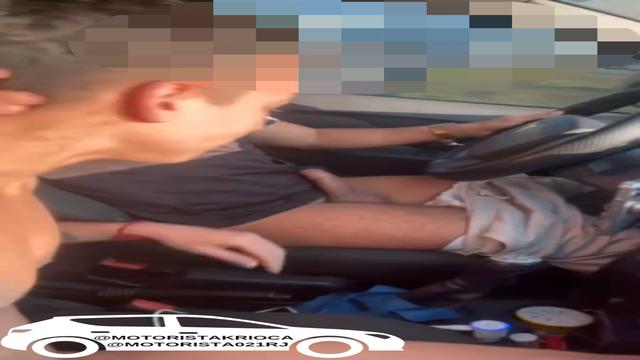 Passageiro sentou em quanto eu dirigia