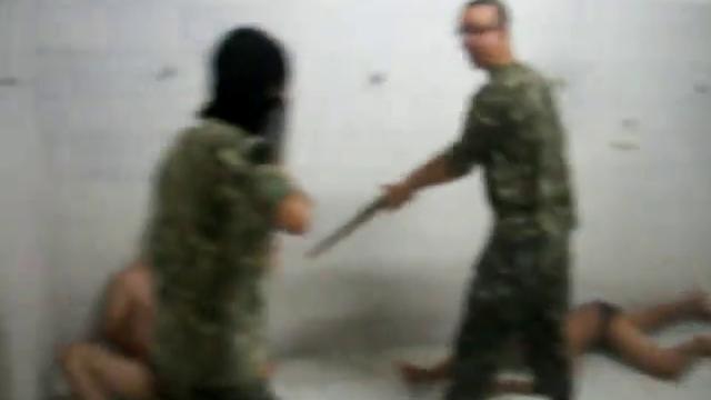 Militares zoando pelados no vestiário (low quality)