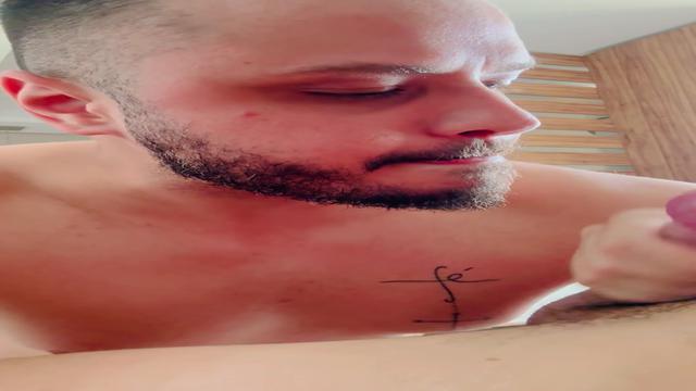 Mamei mais um vizinho e tomei o leitão dele 