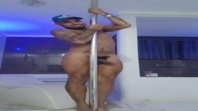 Brincando peladinha no motel