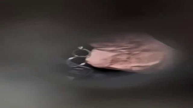 Paizão dando um mijão