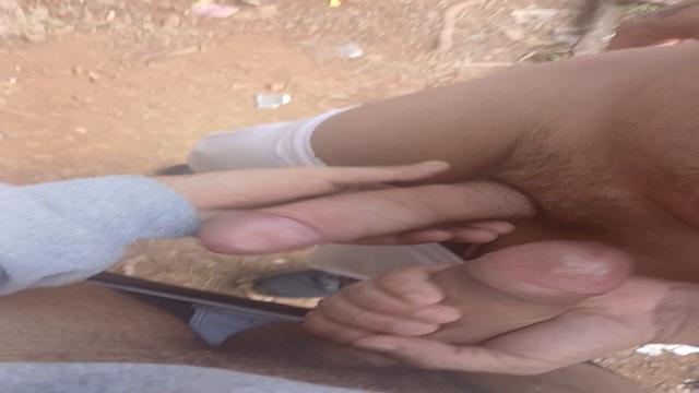 Um pegacao antes de colocar ele pra sentir a rola