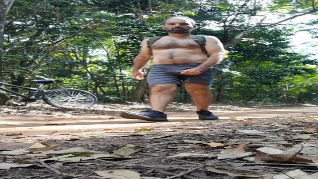 vem caminhar comigo, pra eu fazer vc engasgar na pica