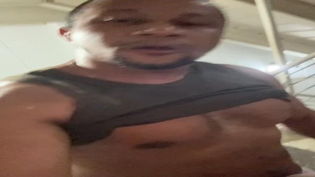 Leitei na escada de emergência 