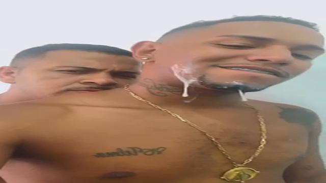 O carro do leite passando em sua porta