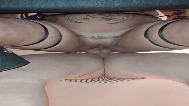 Eating the delicious crown in the hair