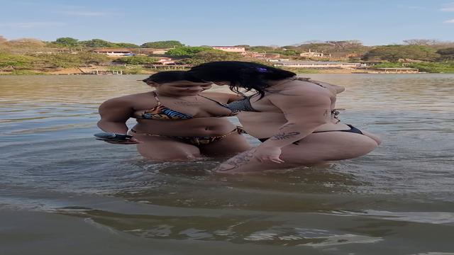 Venha ver nois peladas transando ao vivo