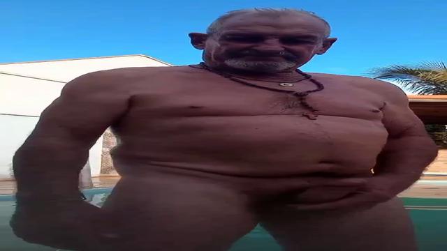 Seu José Orlando 66 anos peladão na piscina 