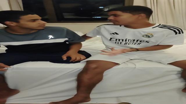 Tadinho o Kevin perninha perdeu a aposta com o pródi...