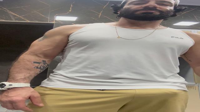 Dei uma esfregada de rola no instrutor, e….