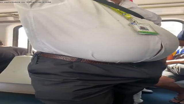 COROA PEGANDO NO PAU