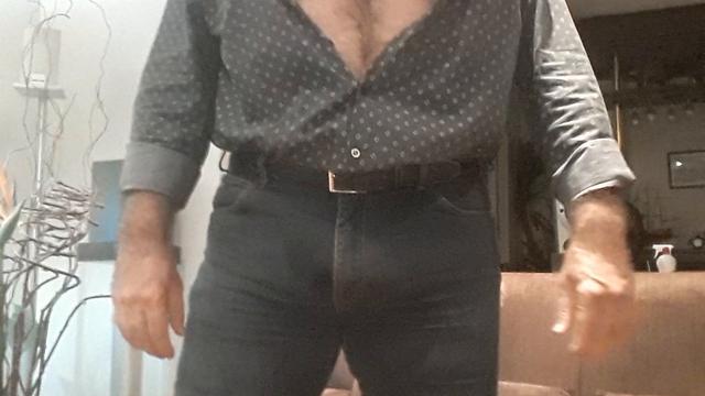 MOSTRANDO SEU PICÃO