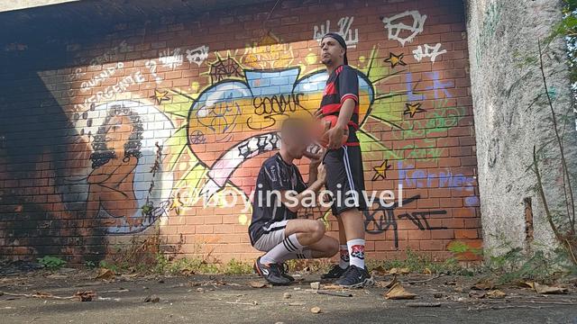 331 - Mamando o cria na casa abandonada