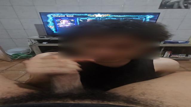 Botei o mlk pra engolir a rola até sentir minha pent...