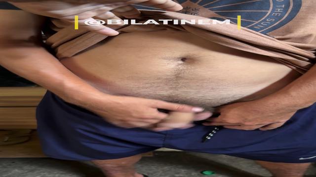 Três machos mostrando tudo num dia só.