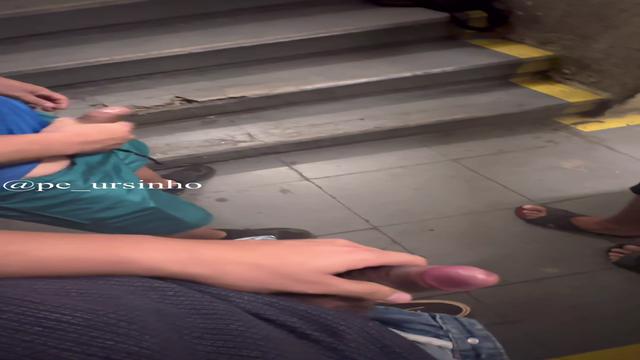 Nas escadas do shopping 