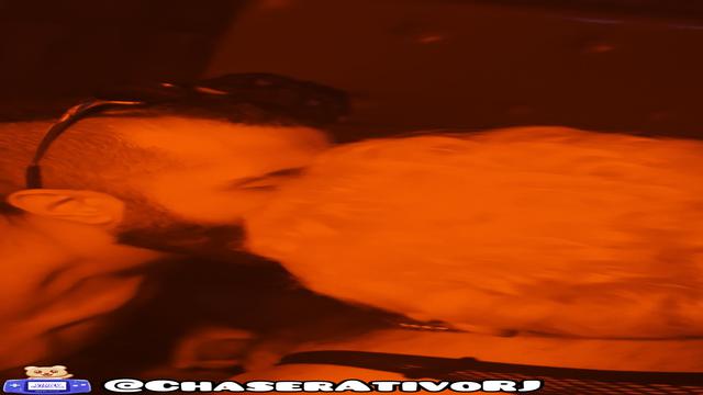 Gordão gostoso me mamando e dando o cuzão pra eu chu...